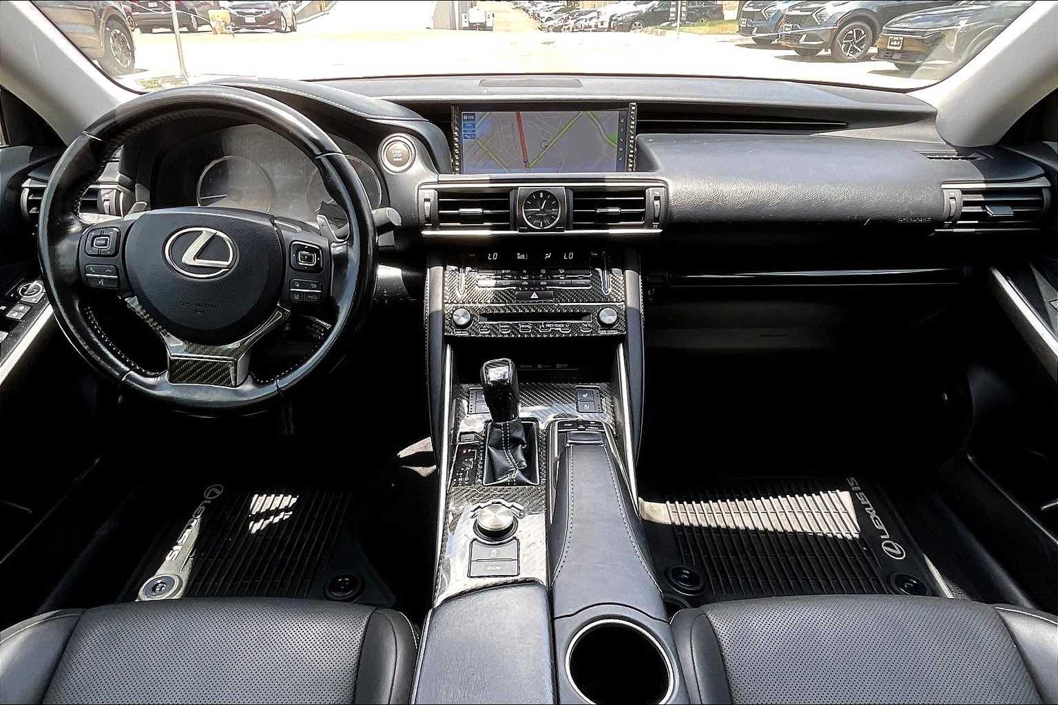 2017 Lexus IS 300 9