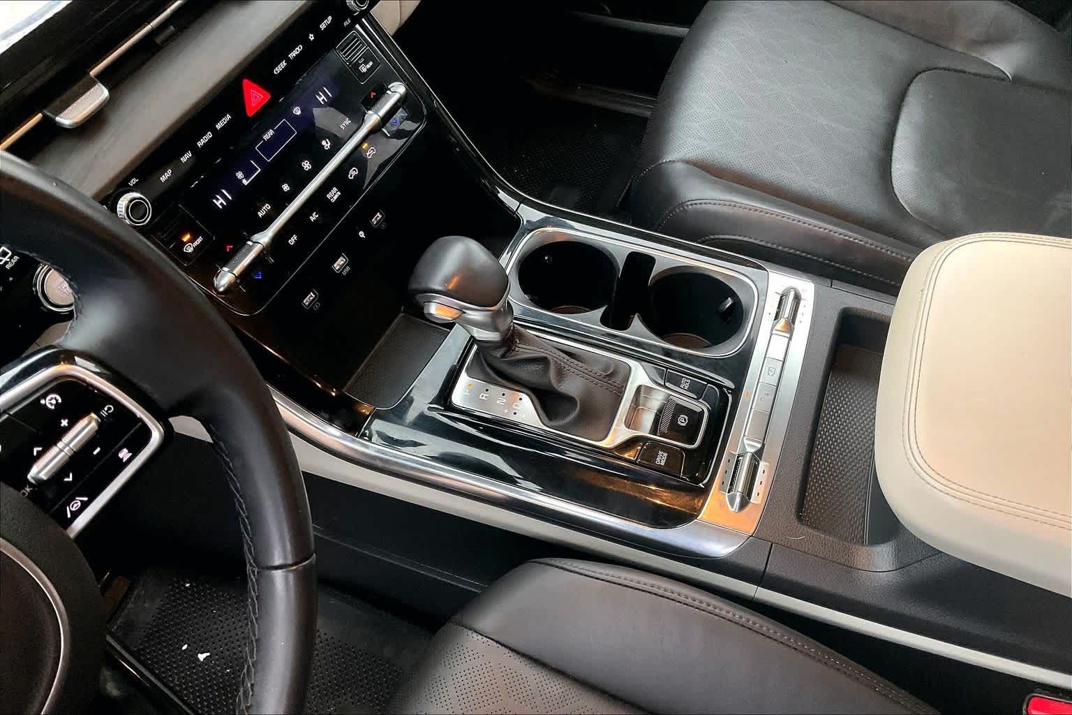 Thumbnail: 2022 Kia Carnival - 15