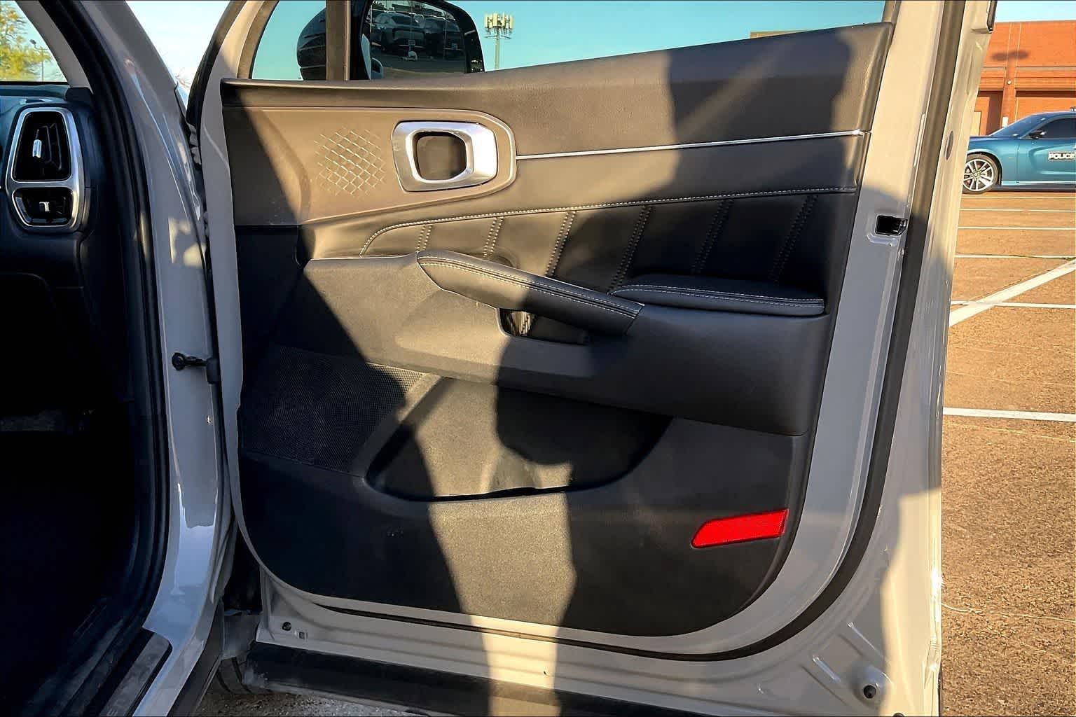 Thumbnail: 2023 Kia Sorento - 28