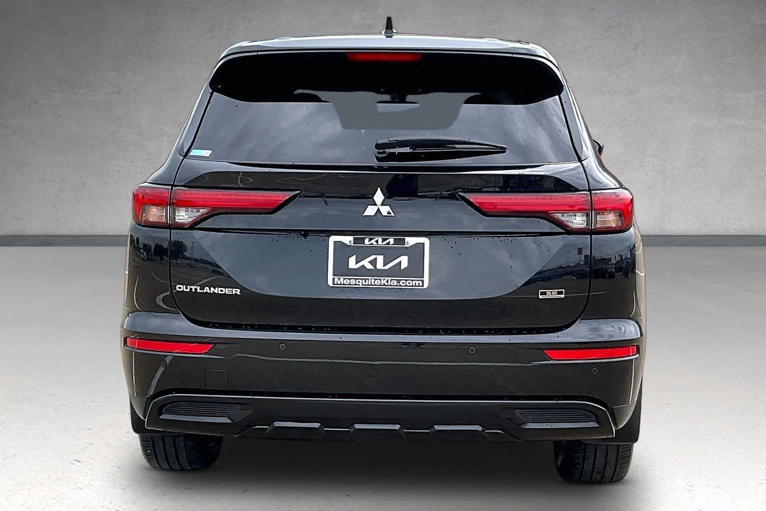 Thumbnail: 2023 Mitsubishi Outlander - 5