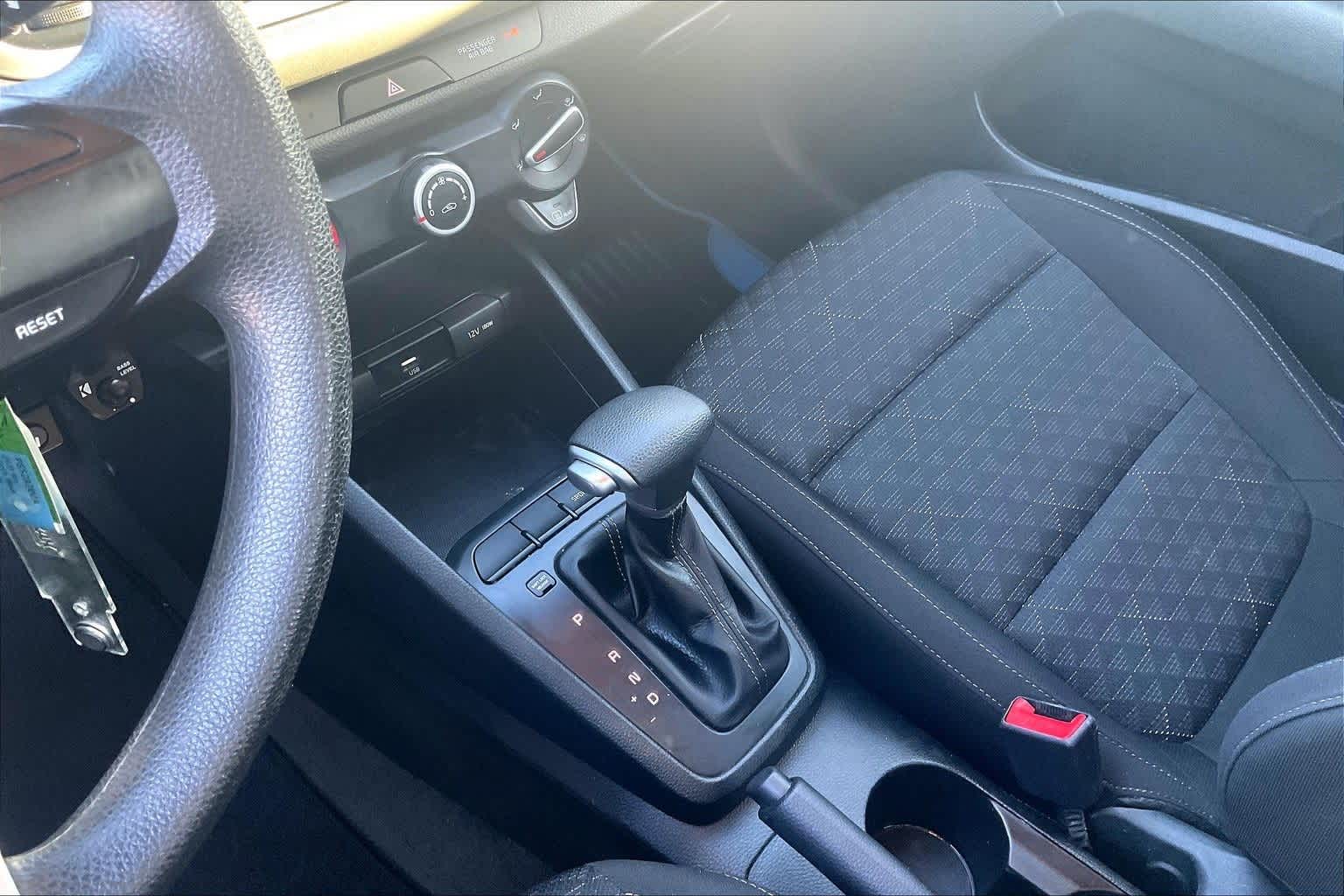 Thumbnail: 2023 Kia Rio - 12