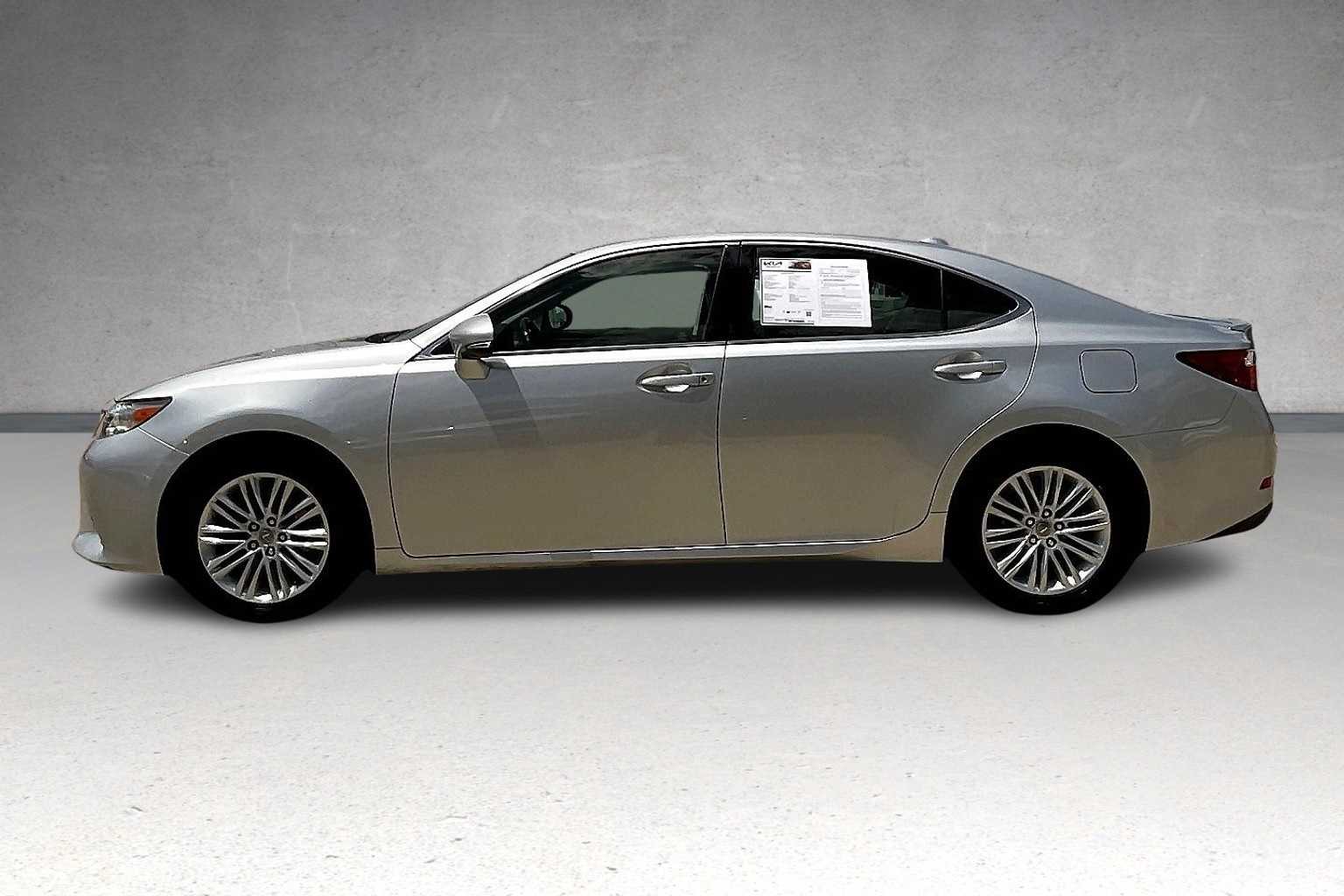 Thumbnail: 2015 Lexus ES - 3