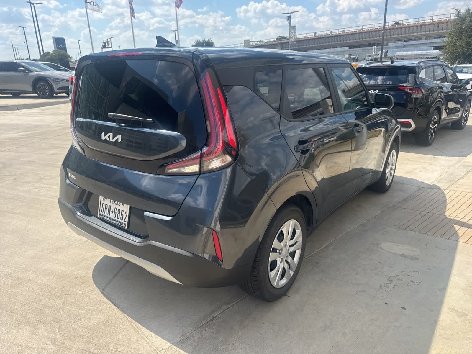 2023 Kia Soul LX photo 3