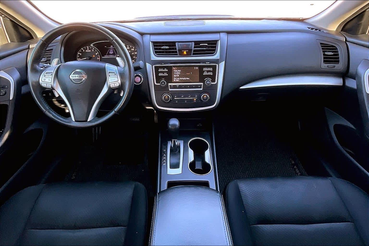 Thumbnail: 2017 Nissan Altima - 10