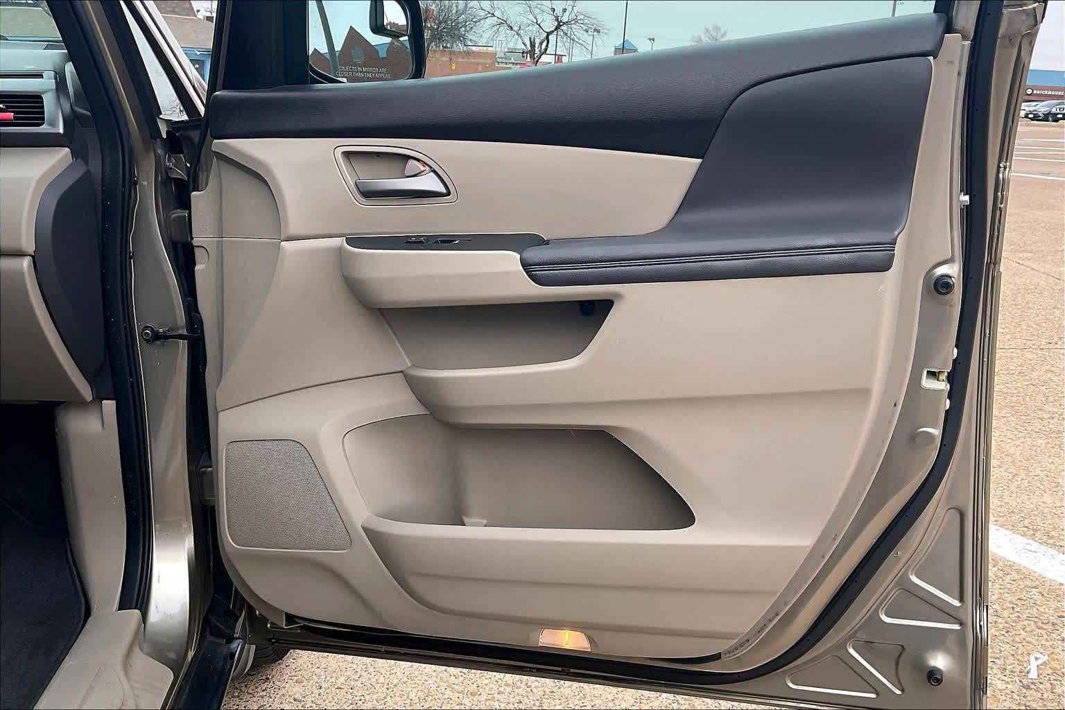 Thumbnail: 2011 Honda Odyssey - 26