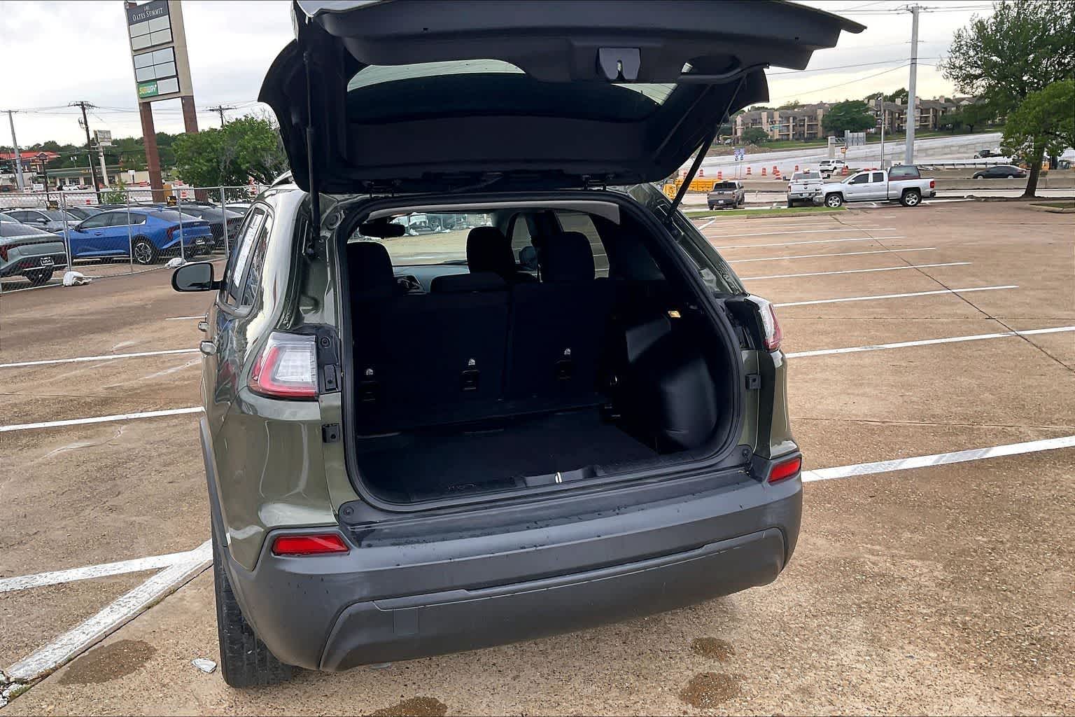 Thumbnail: 2021 Jeep Cherokee - 18