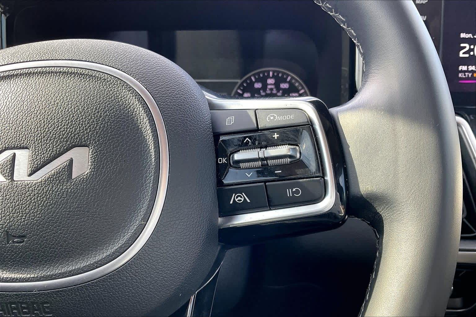 Thumbnail: 2023 Kia Sorento - 24