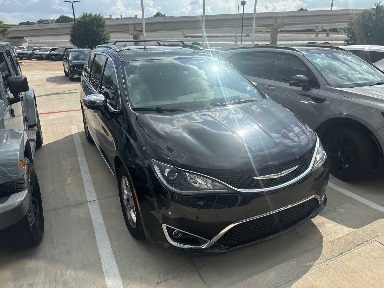 Used 2017 Chrysler Pacifica Limited with VIN 2C4RC1GG4HR528777 for sale in Mesquite, TX