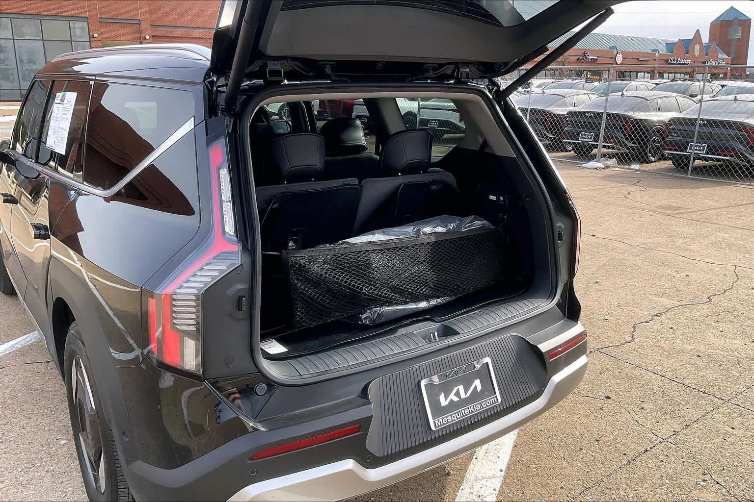 Thumbnail: 2026 Kia EV9 - 17