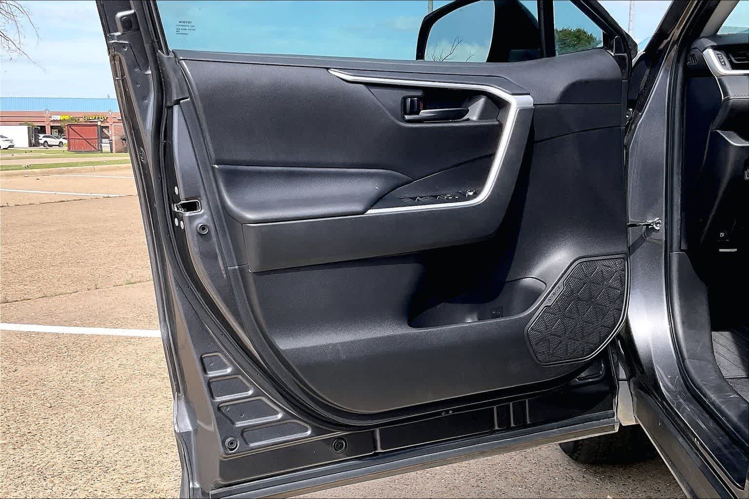Thumbnail: 2022 Toyota RAV4 - 26