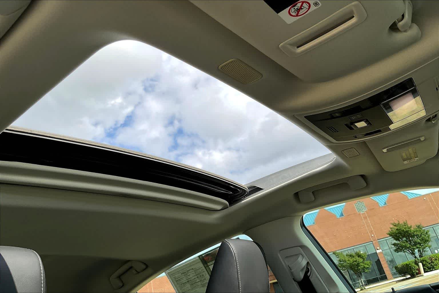 Thumbnail: 2020 Lexus ES - 30