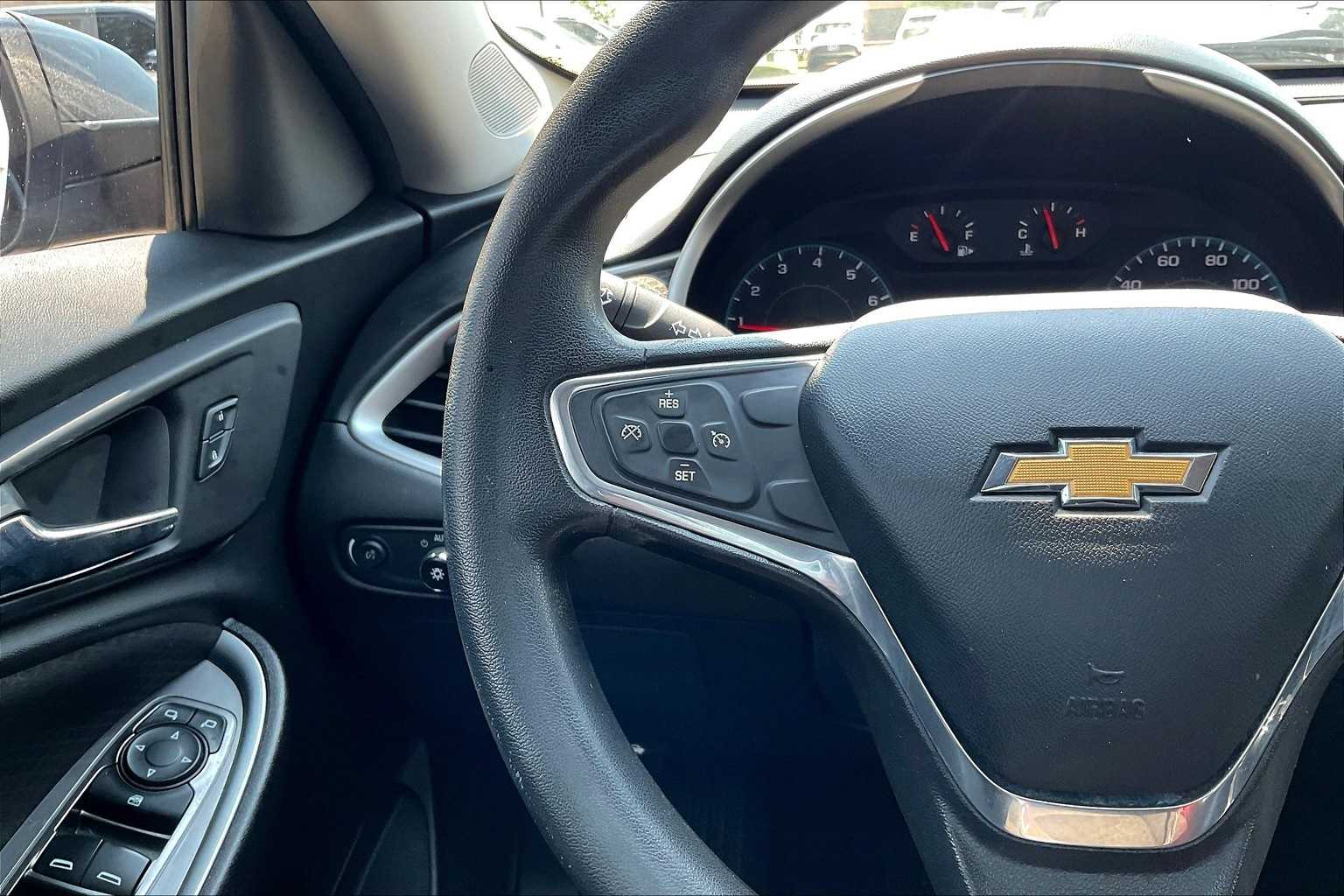 Thumbnail: 2016 Chevrolet Malibu - 24