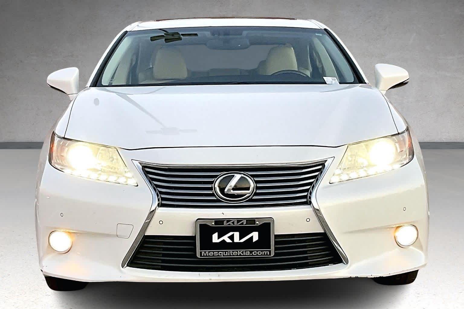 Thumbnail: 2013 Lexus ES - 6