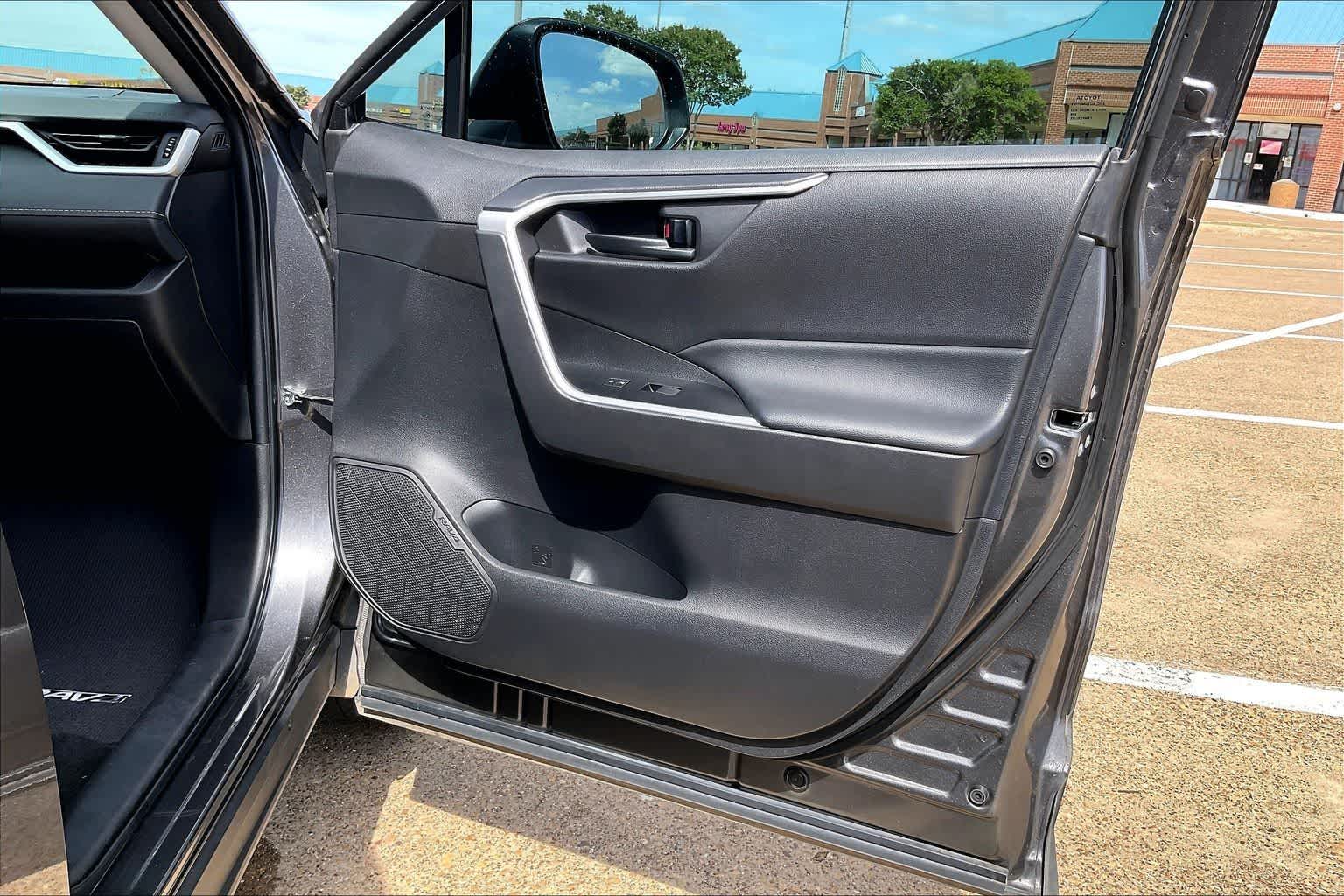 Thumbnail: 2022 Toyota RAV4 - 27