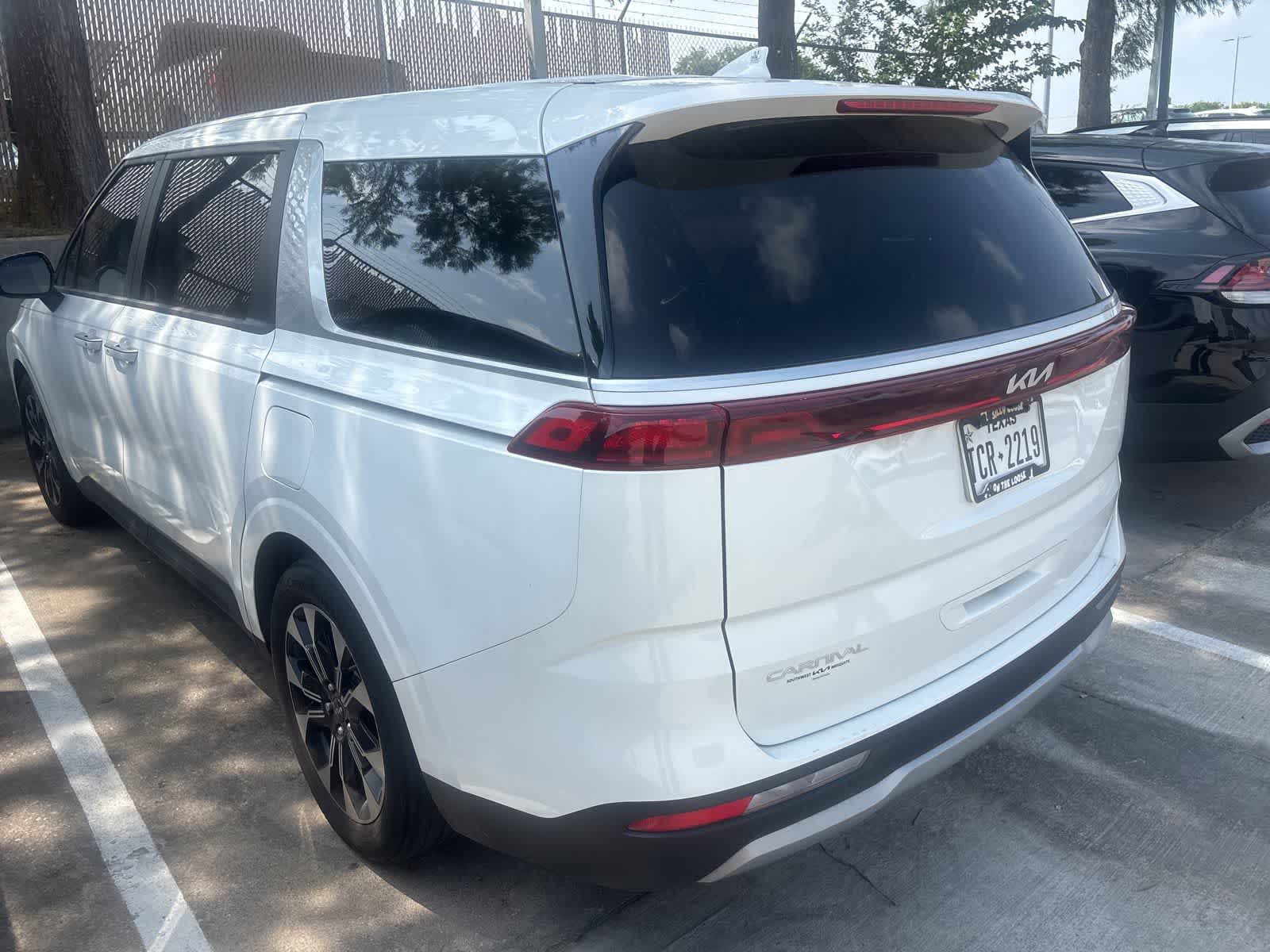 Thumbnail: 2023 Kia Carnival - 4