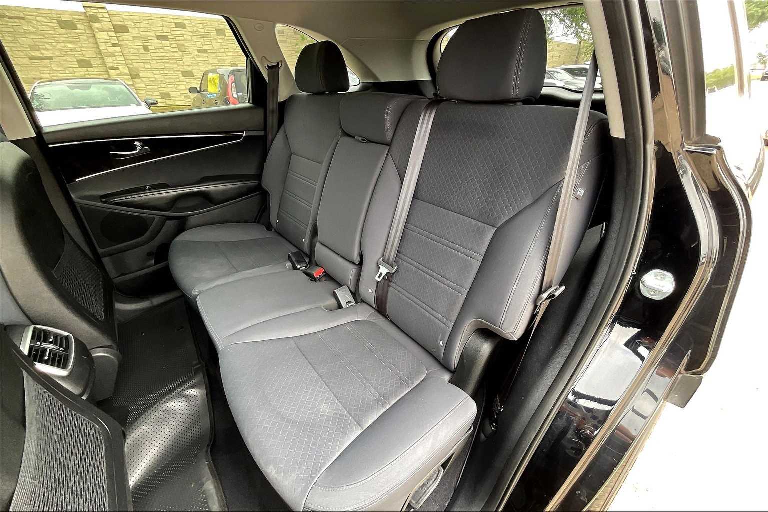 Thumbnail: 2016 Kia Sorento - 29