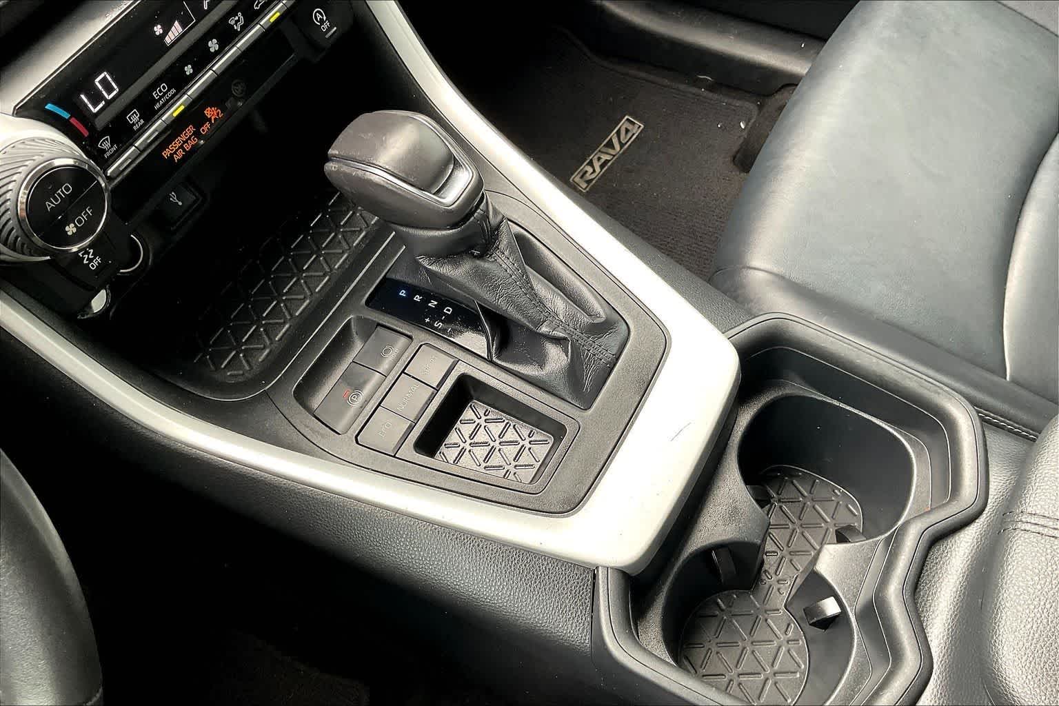 Thumbnail: 2020 Toyota RAV4 - 16