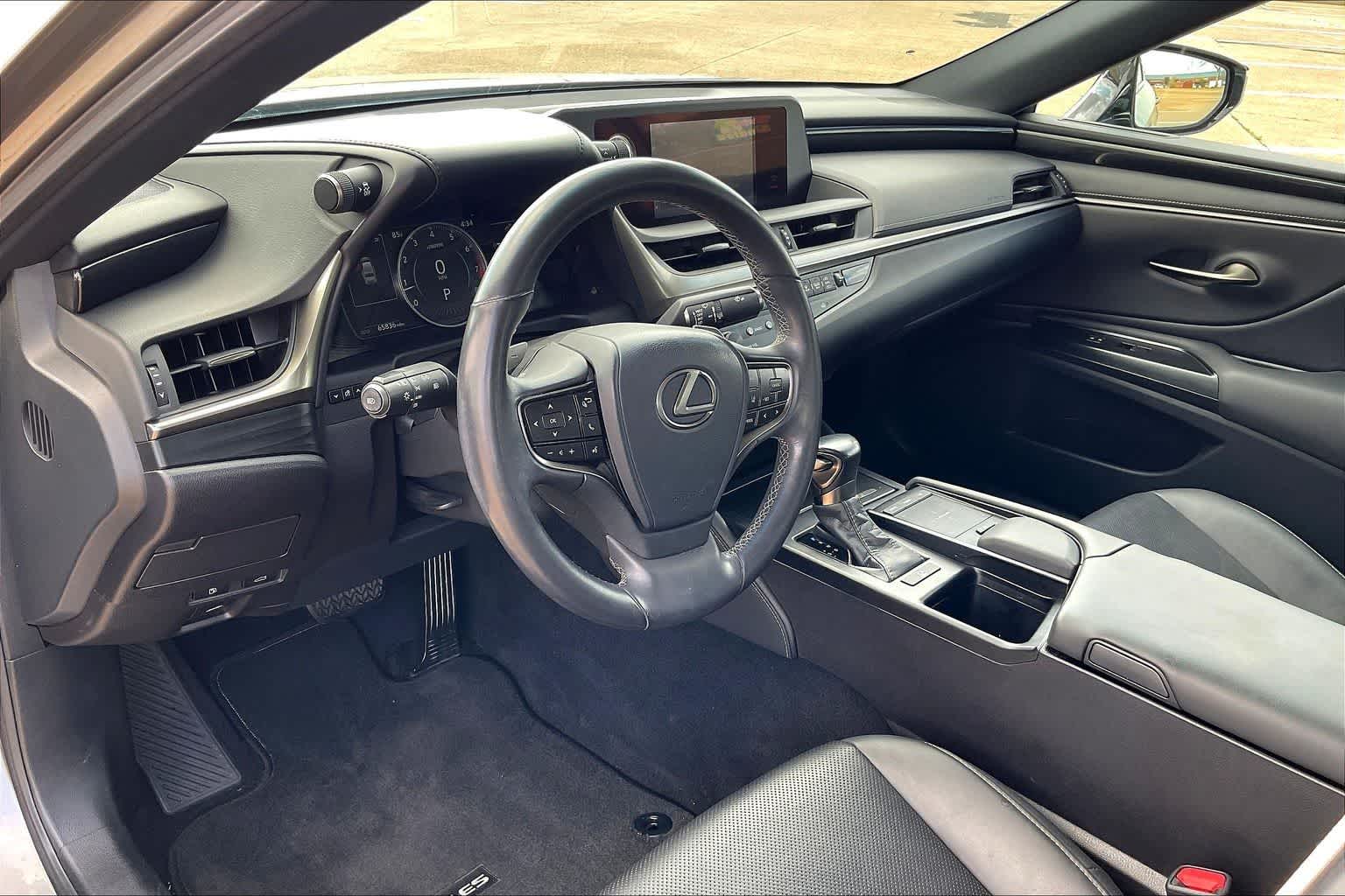 Thumbnail: 2020 Lexus ES - 2