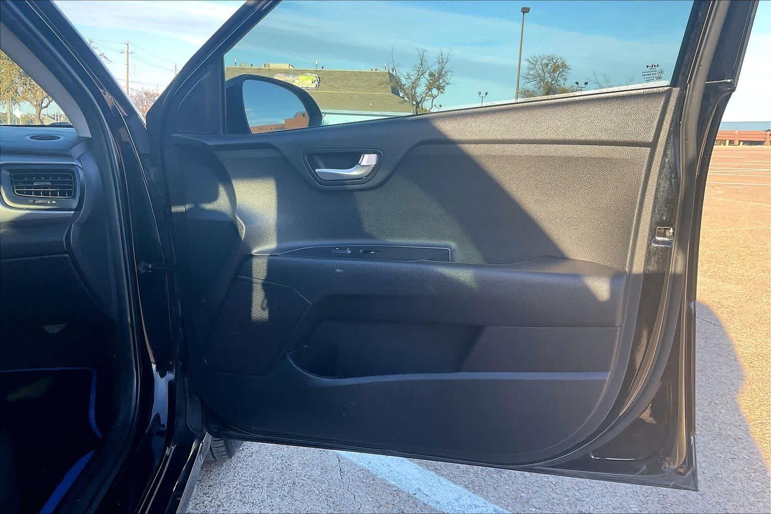 Thumbnail: 2023 Kia Rio - 23