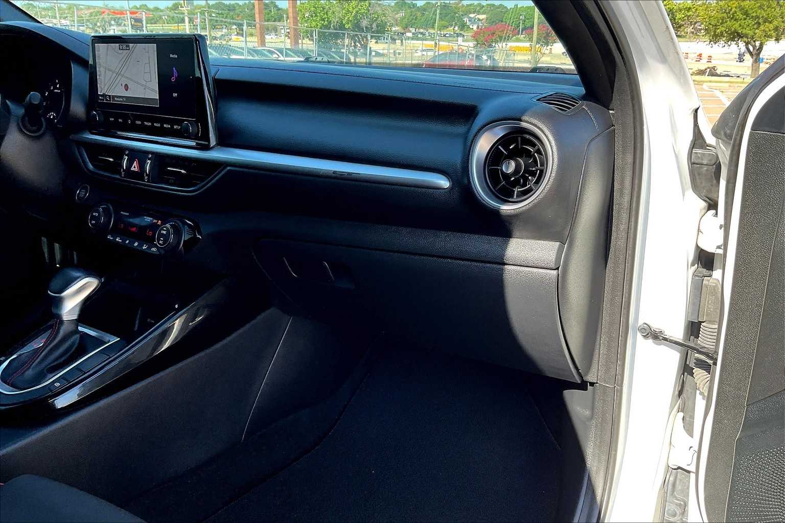 Thumbnail: 2023 Kia Forte - 23