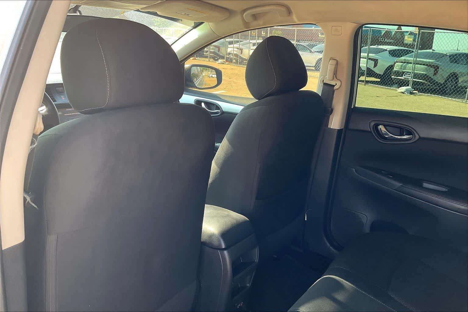 Thumbnail: 2019 Nissan Sentra - 10