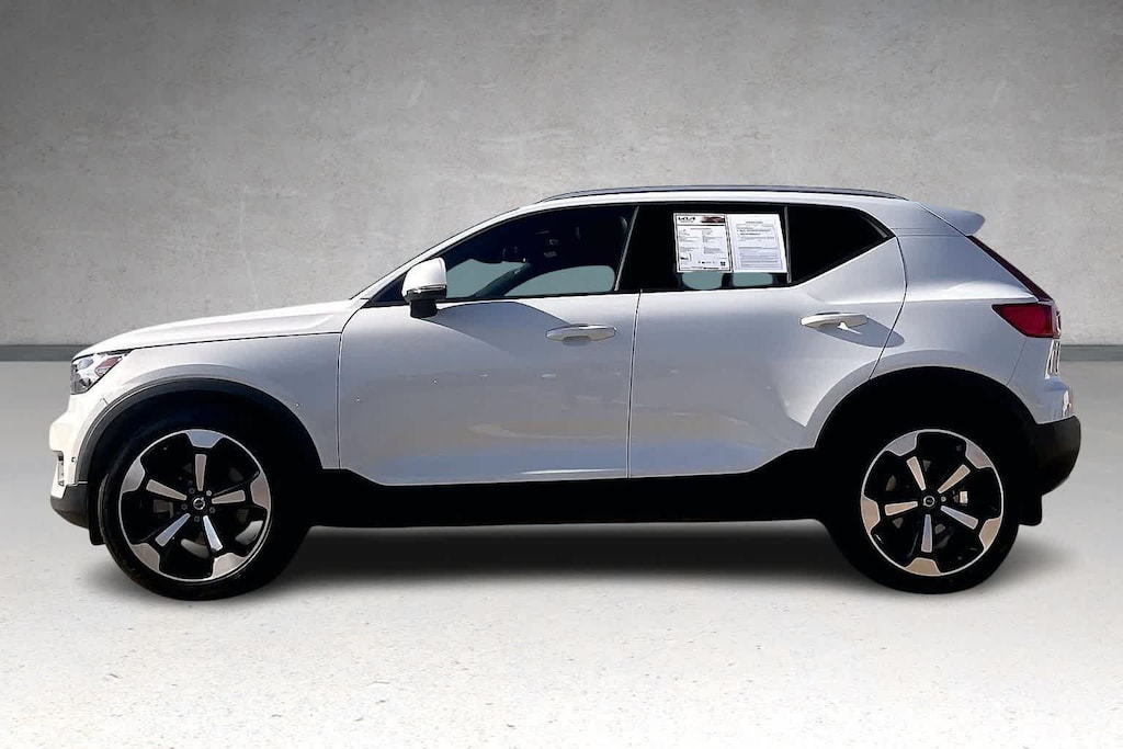 Used 2019 Volvo XC40 T5 Momentum SUV