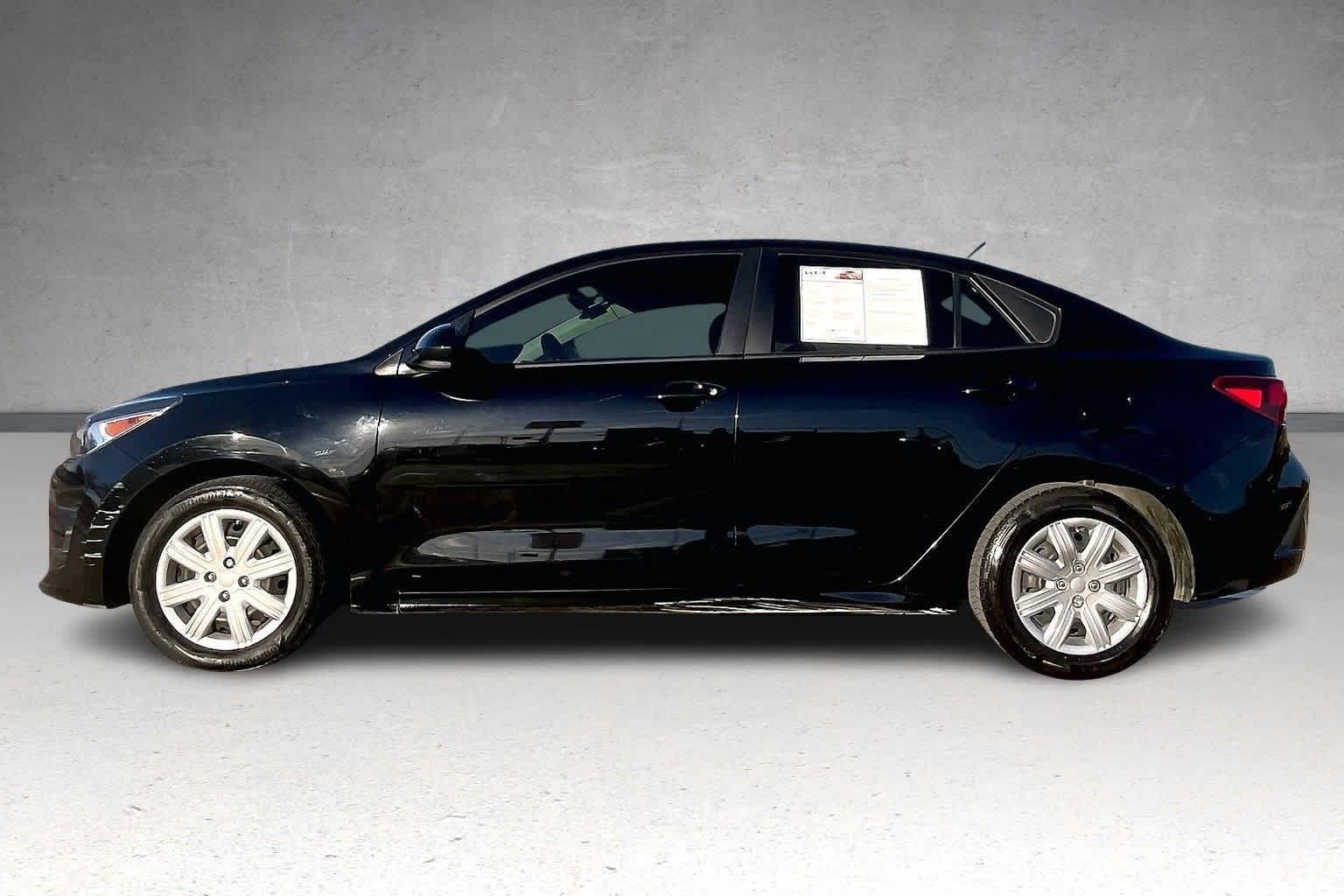 Thumbnail: 2023 Kia Rio - 3