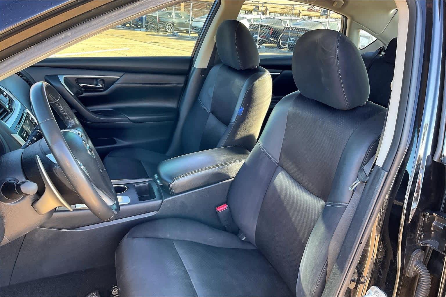 Thumbnail: 2017 Nissan Altima - 11