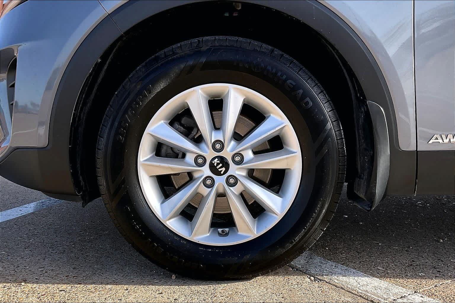 Thumbnail: 2020 Kia Sorento - 8