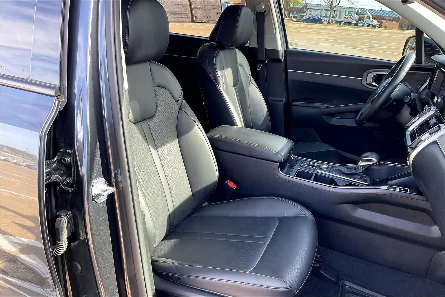 Thumbnail: 2023 Kia Sorento - 13