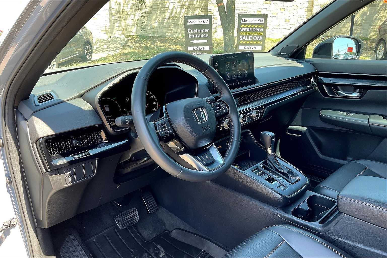 2023 Honda CR-V Hybrid Sport Touring photo 2