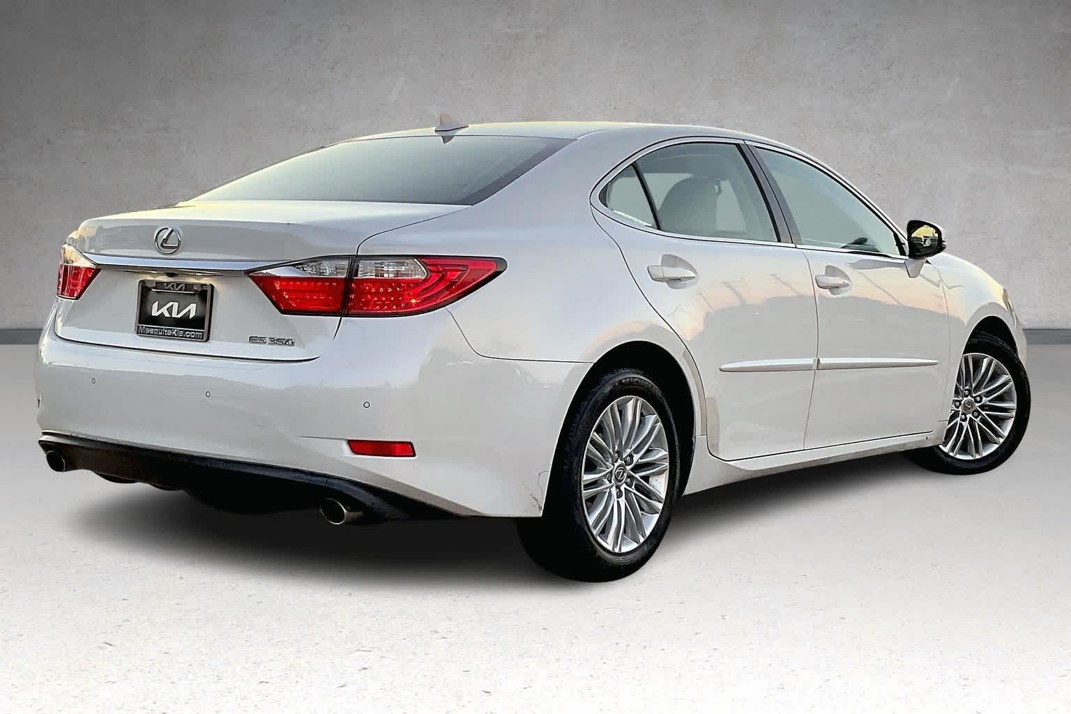 Thumbnail: 2013 Lexus ES - 22