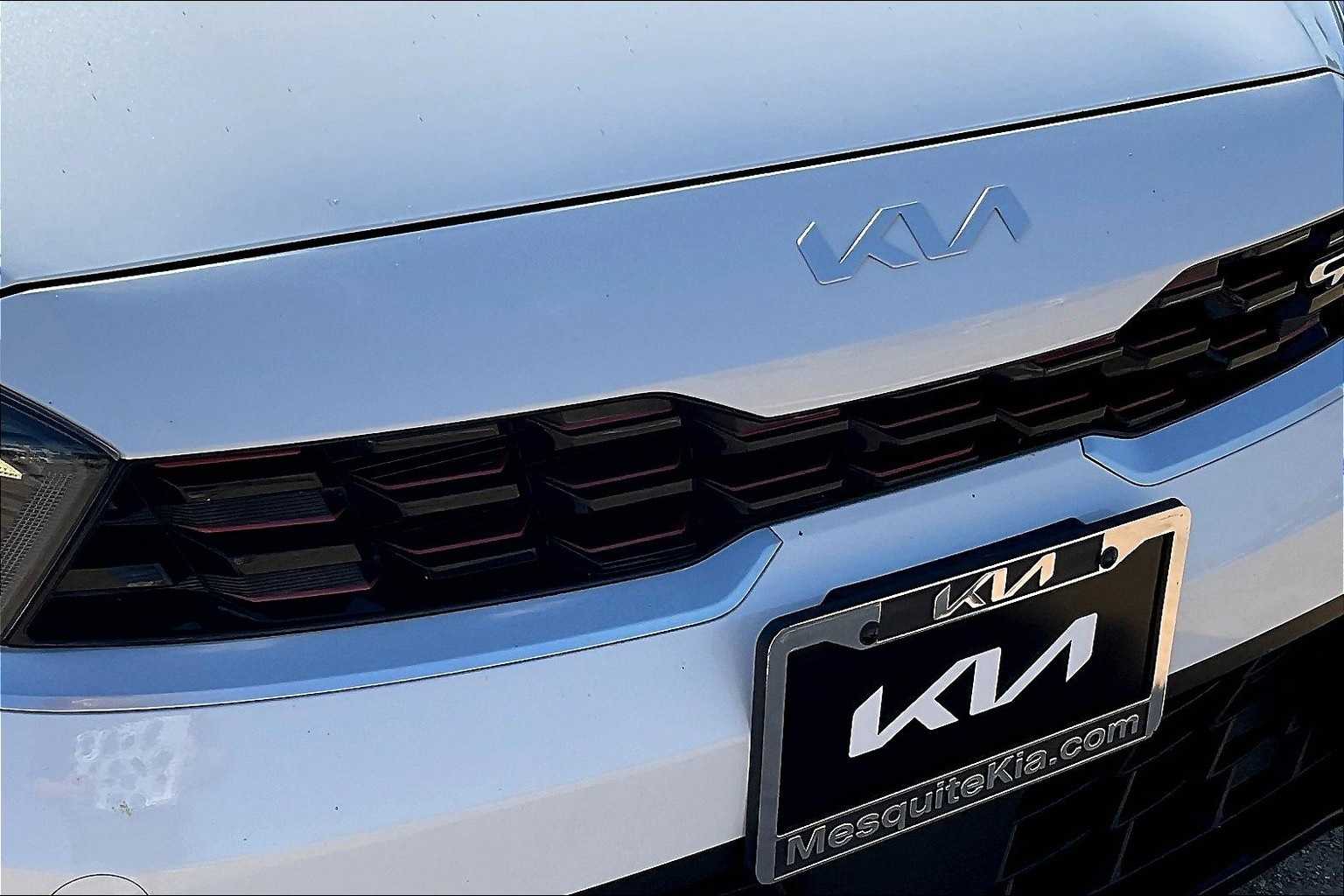 Thumbnail: 2023 Kia Forte - 32