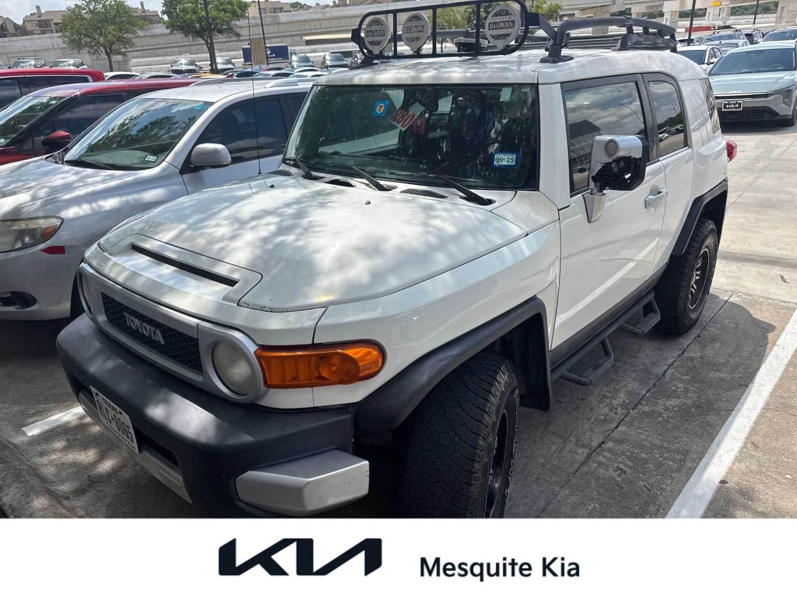 Thumbnail: 2010 Toyota FJ Cruiser - 1