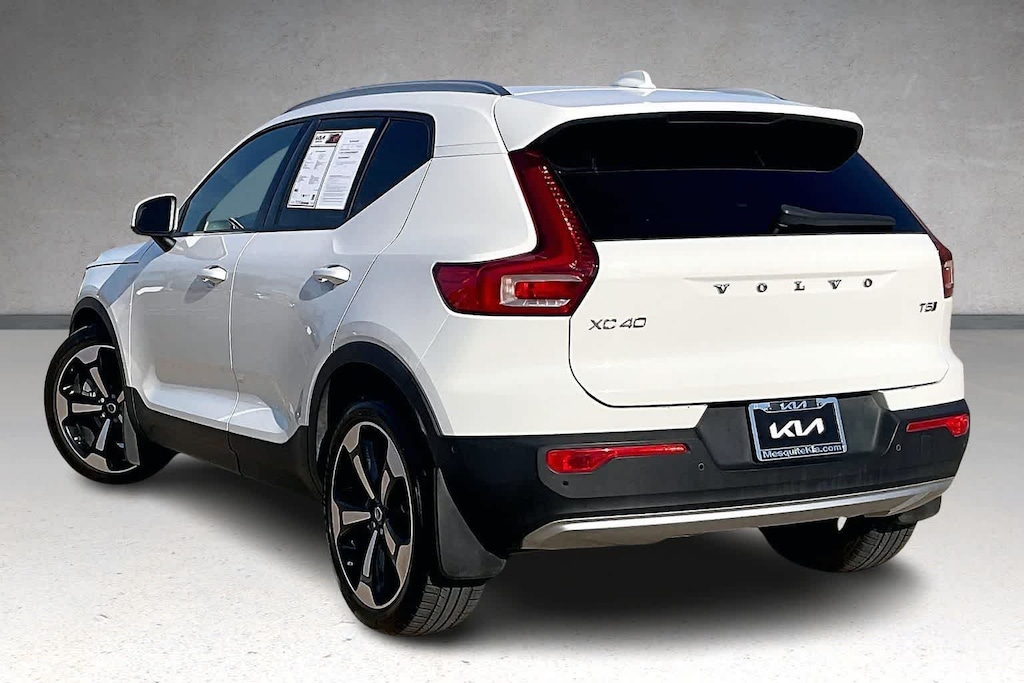 Used 2019 Volvo XC40 T5 Momentum SUV