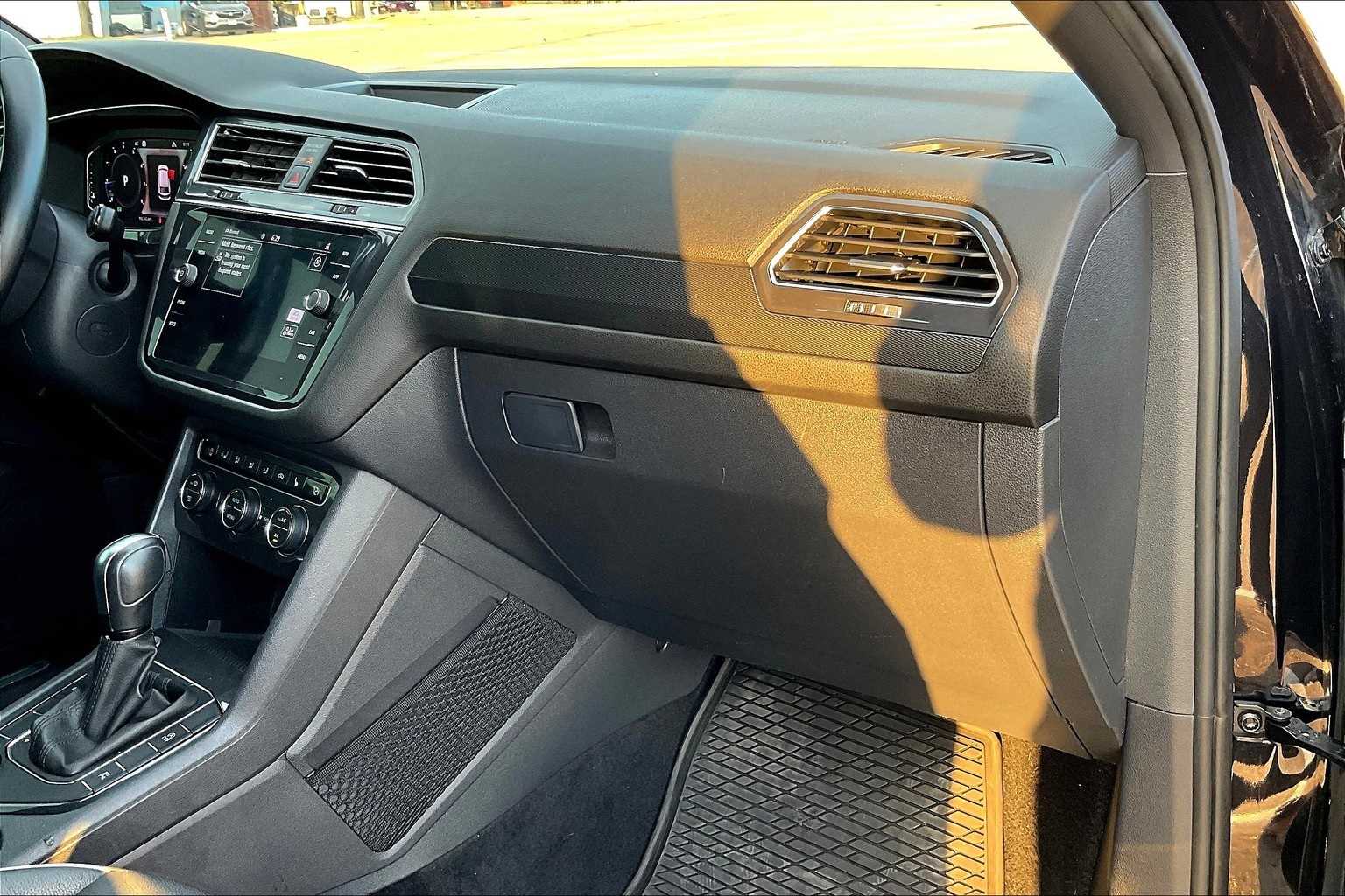 Thumbnail: 2020 Volkswagen Tiguan - 23