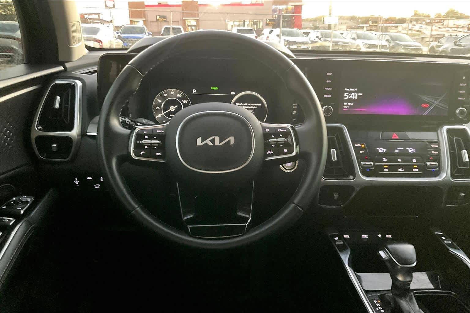 Thumbnail: 2023 Kia Sorento - 12