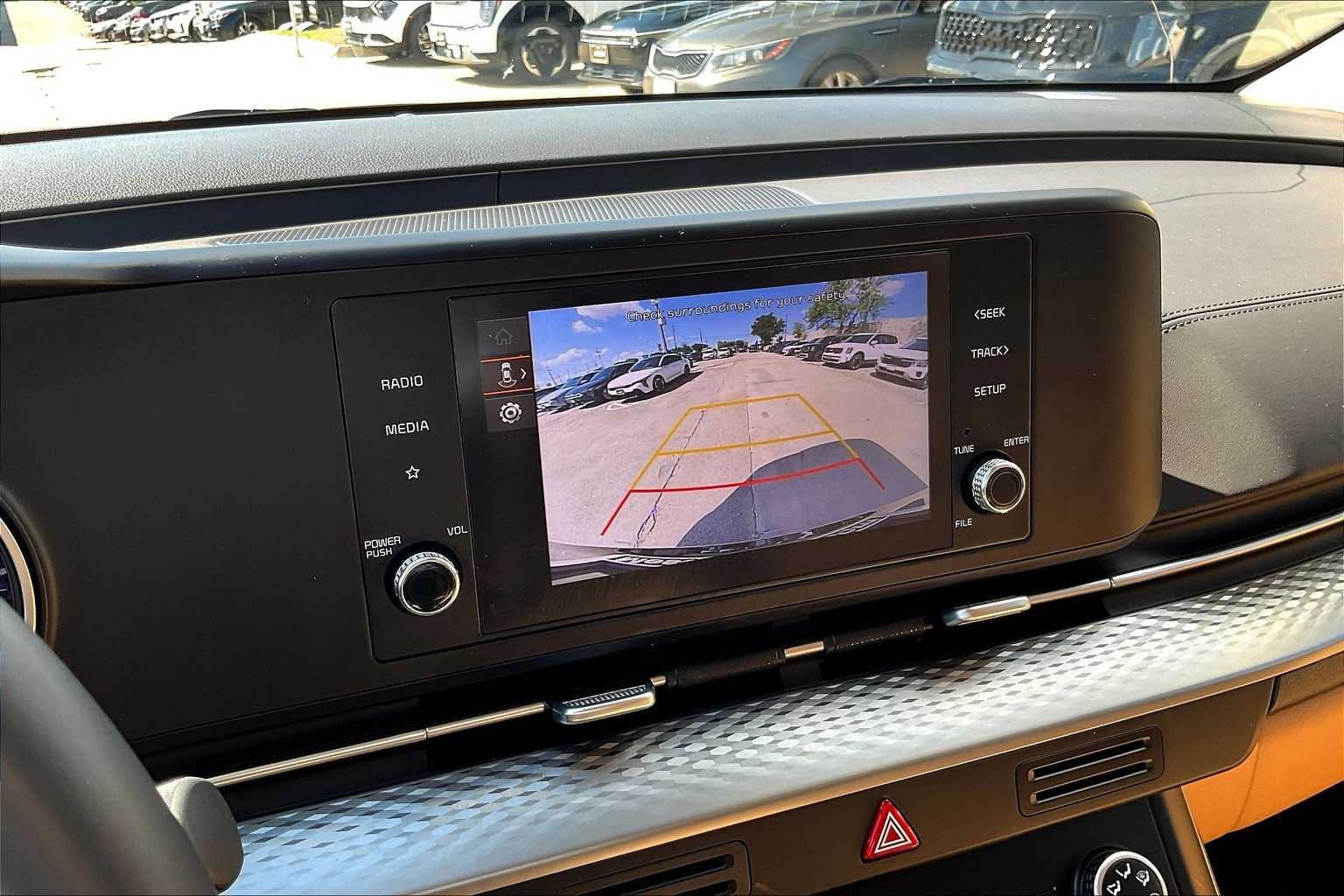 2024 Kia Carnival LX 26