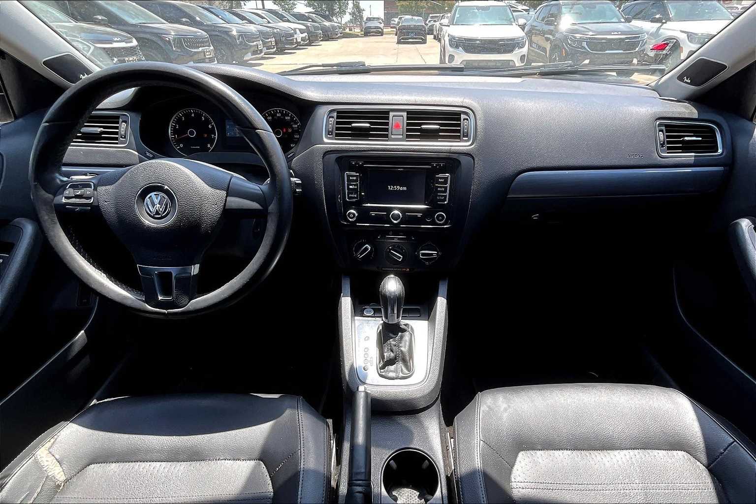 Thumbnail: 2013 Volkswagen Jetta - 10