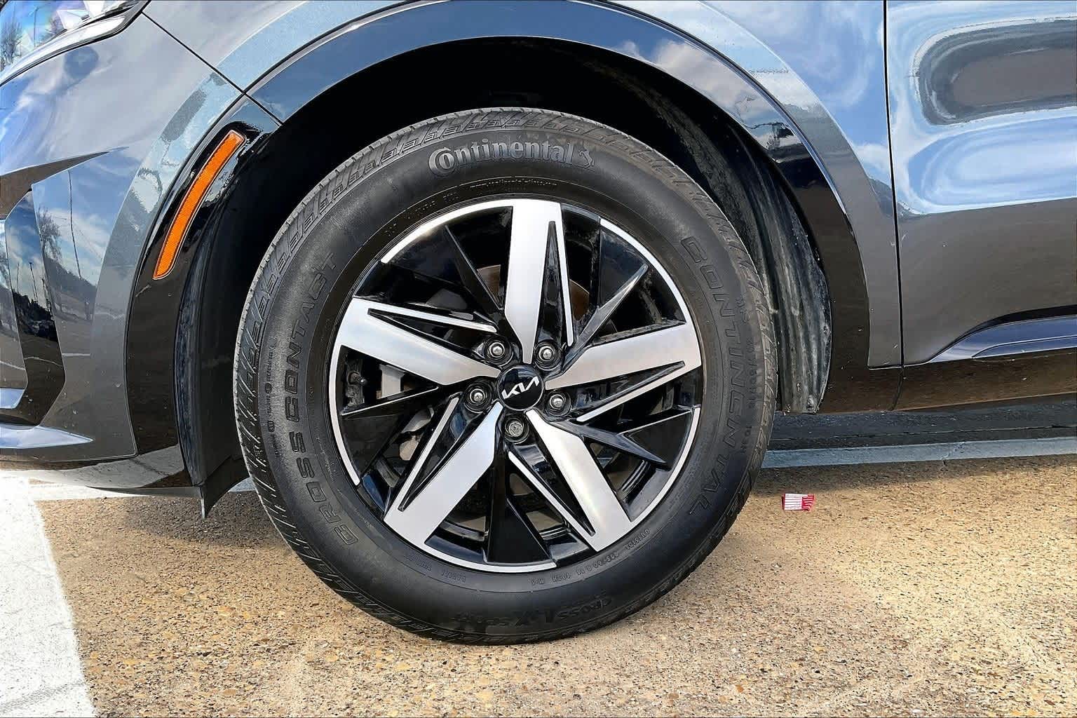 Thumbnail: 2023 Kia Sorento - 7