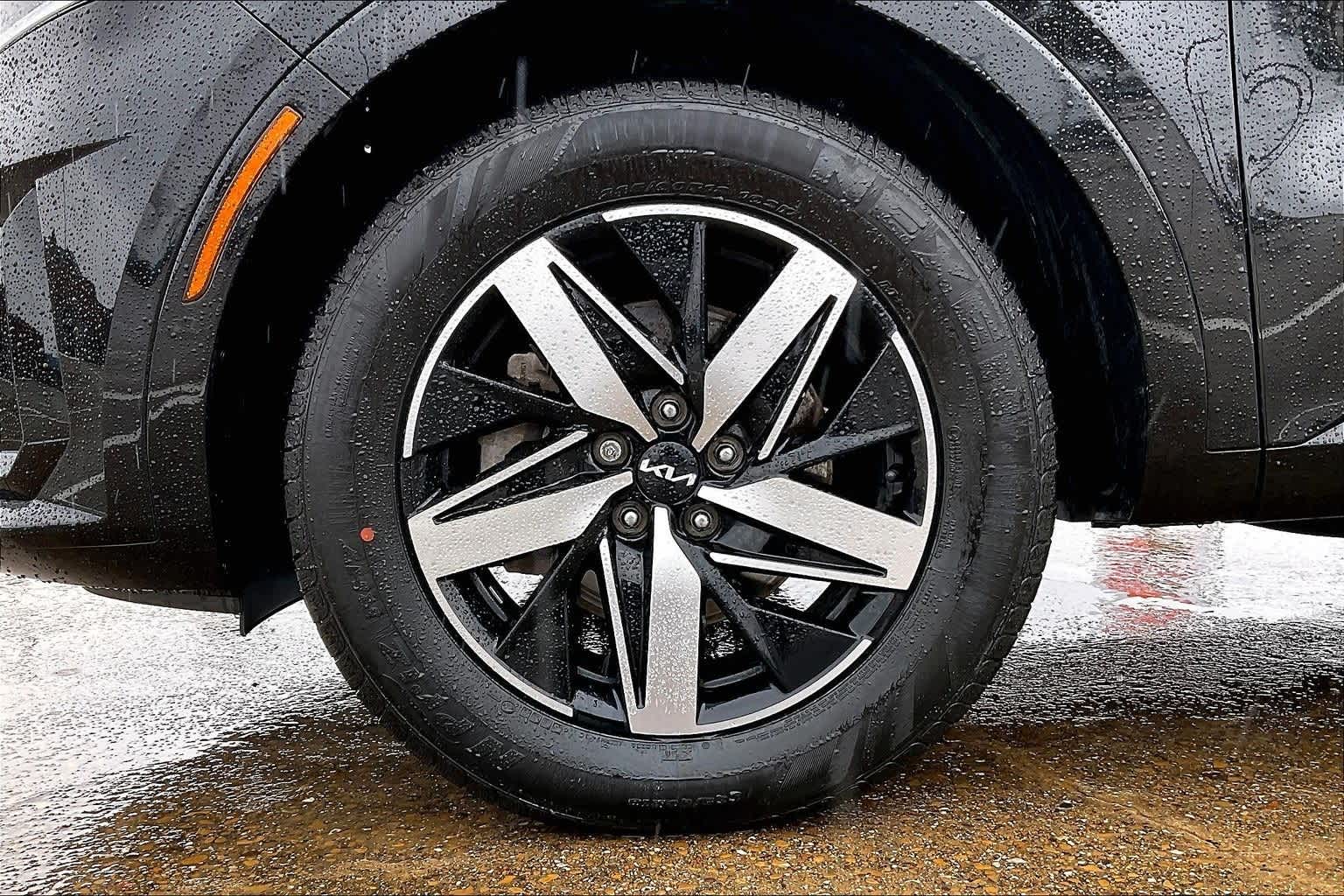 Thumbnail: 2023 Kia Sorento - 7