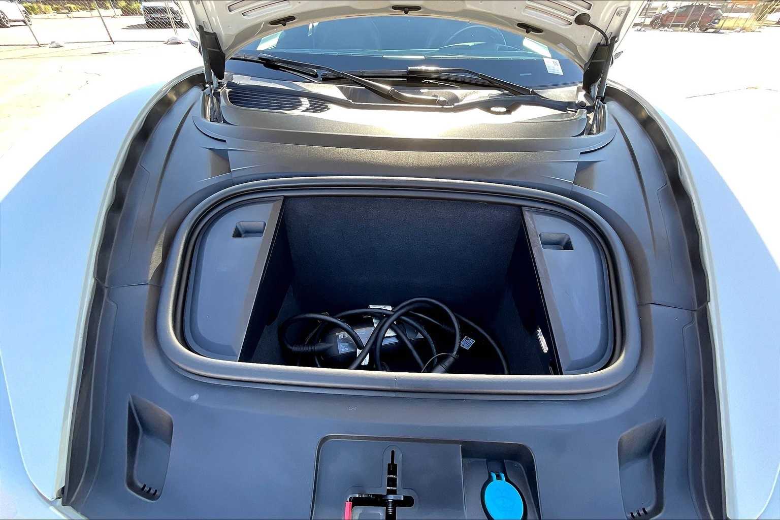 Thumbnail: 2020 Porsche Taycan - 8