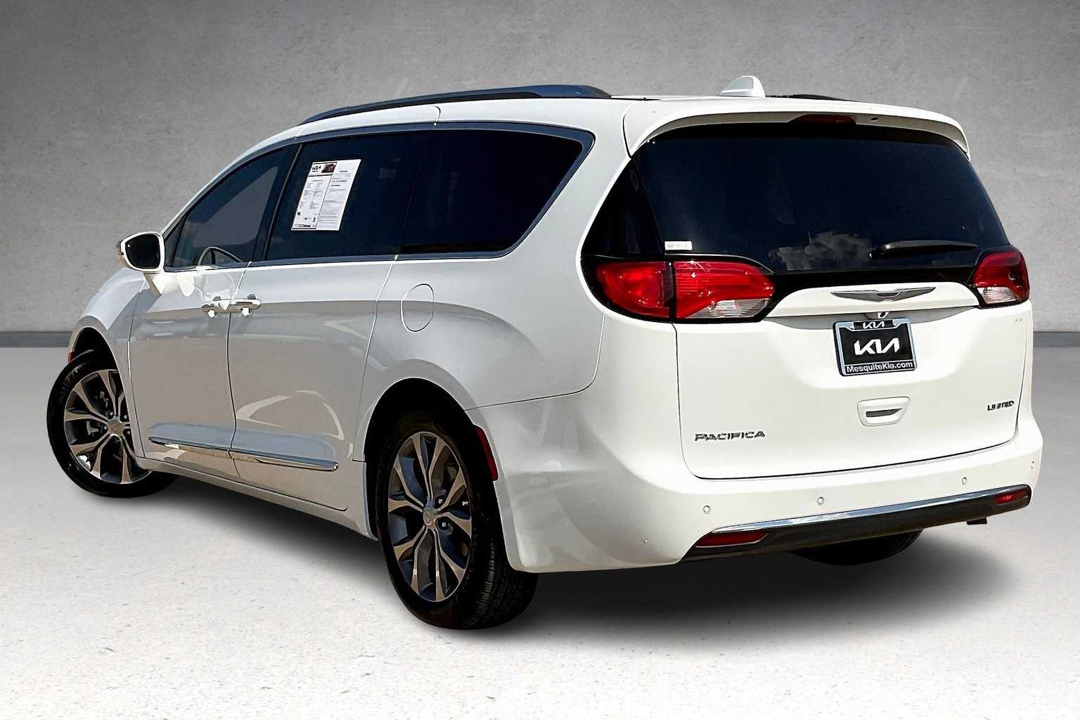2019 Chrysler Pacifica Limited photo 4