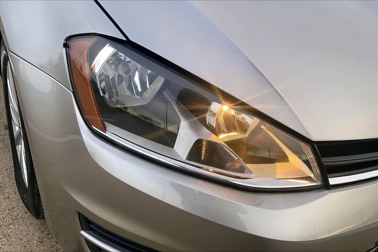 Thumbnail: 2016 Volkswagen Golf - 31