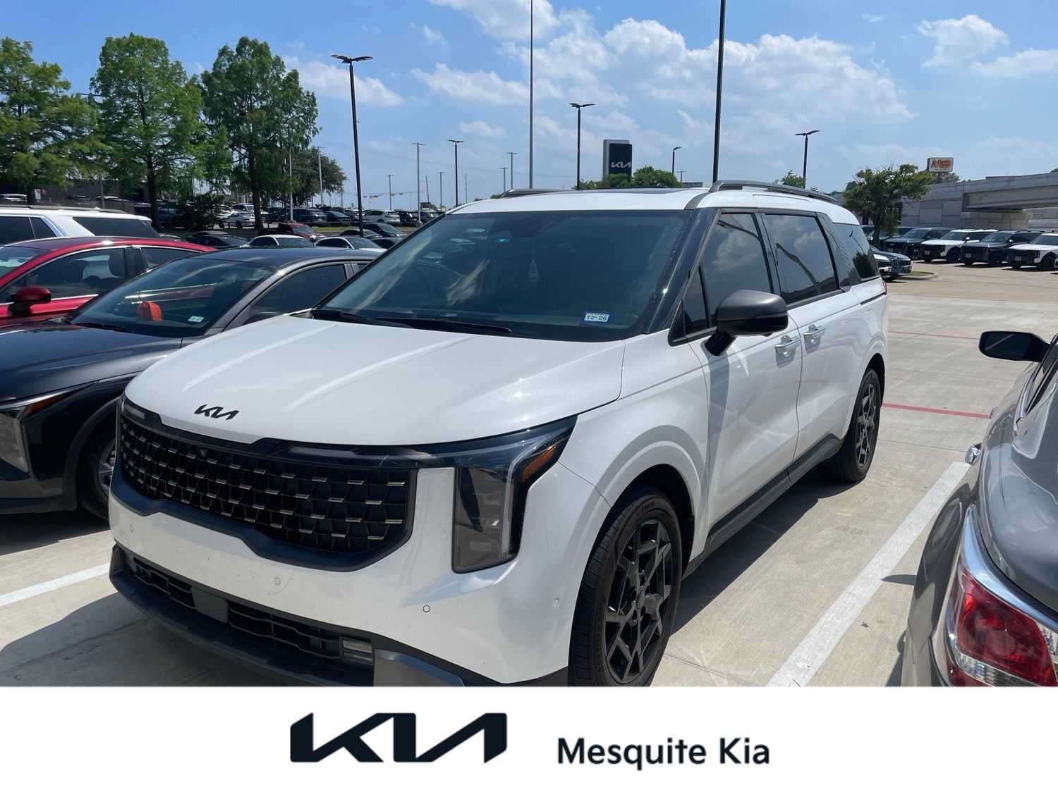 2025 Kia Sedona SX HEV's photo