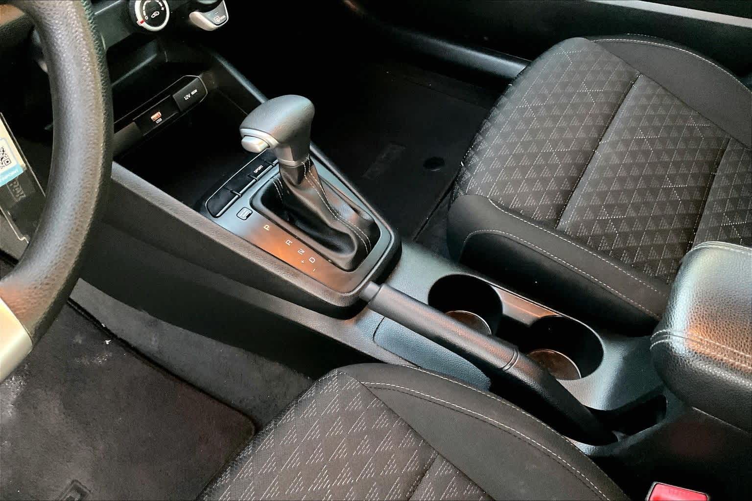 Thumbnail: 2022 Kia Rio - 15