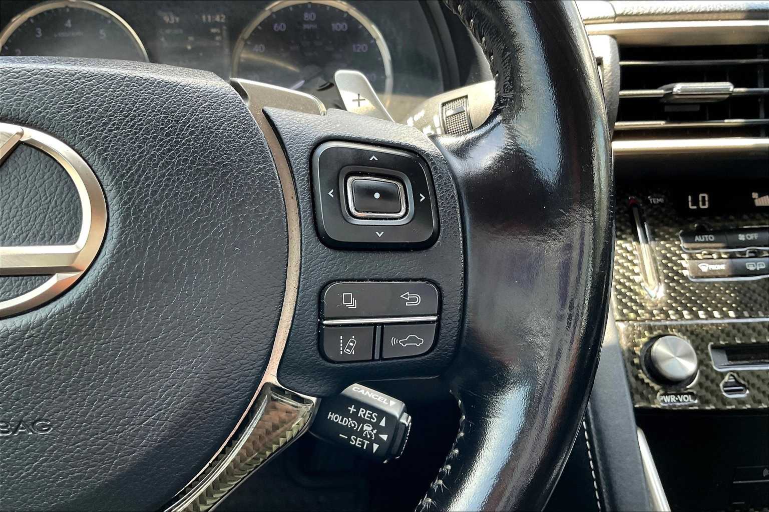 2017 Lexus IS 300 24
