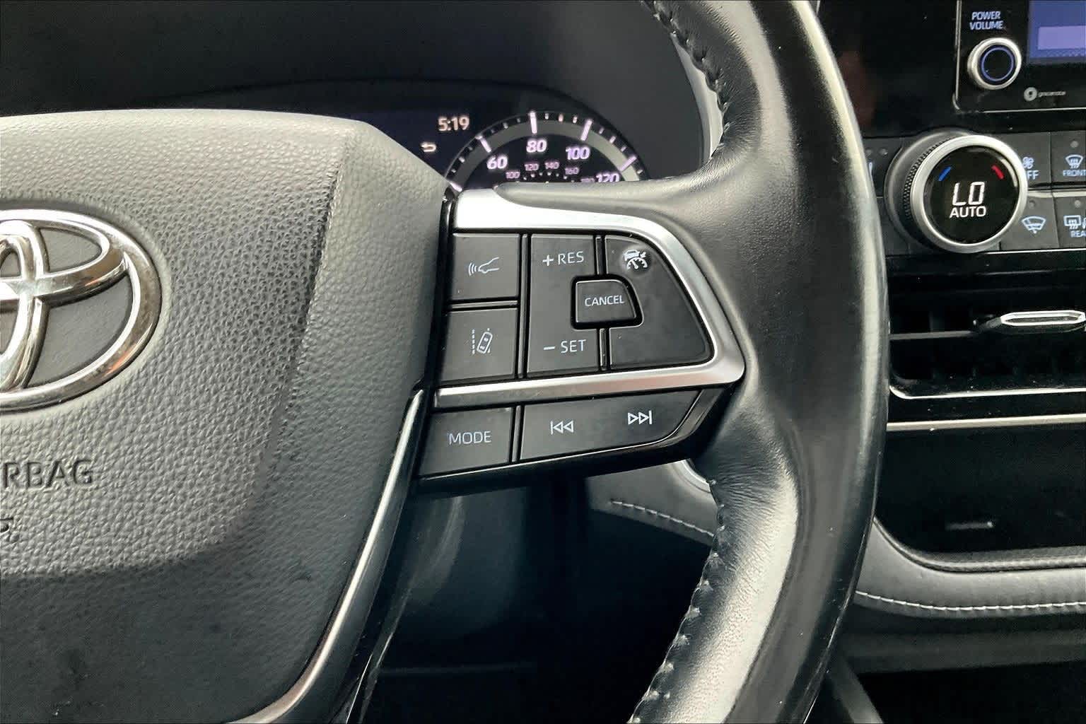 Thumbnail: 2021 Toyota Highlander - 25