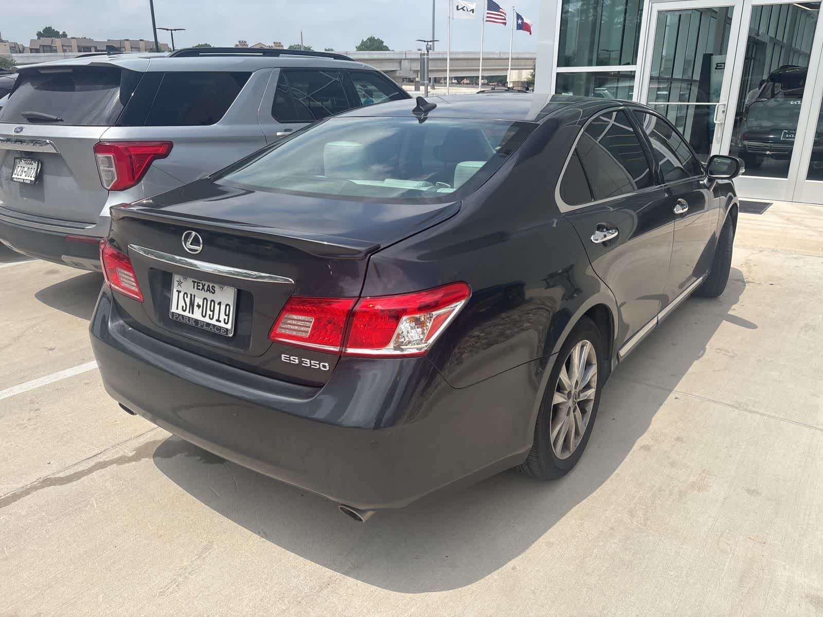 Thumbnail: 2011 Lexus ES - 8