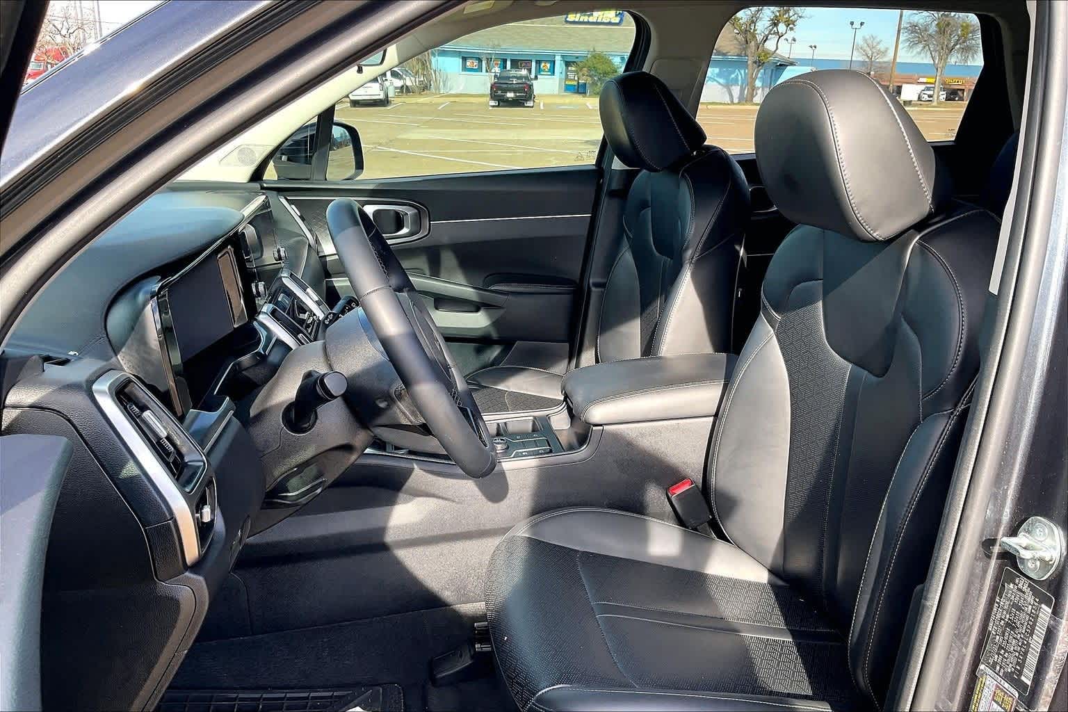 Thumbnail: 2023 Kia Sorento - 10